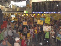 Montagsdemo gegen Fluglrm im Frankfurter Flughafen, 13.08.2012 - Foto: Klaus Schramm
