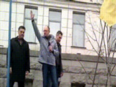 Arseni Jazenjuk mit Hitler-Gru am 12. April 2013 in Charkow