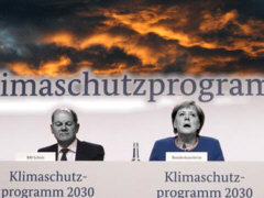 Klima-Kanzlerin Merkel und Schwarze Null Scholz prsentieren Klima-Paket am 9.10.2019 - Collage: Samy - Creative-Commons-Lizenz Namensnennung Nicht-Kommerziell 3.0