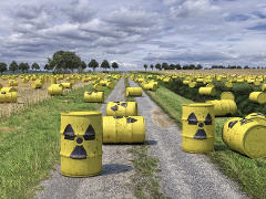 Atommüll-Fässer in der Landschaft - Symbolbild - Foto: rabedirkwennigsen - Creative-Commons-Lizenz Namensnennung Nicht-Kommerziell 3.0
