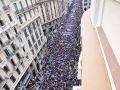 Demo in Barcelona, ffnet die Grenzen fr Flchtlinge, 18.02.2017 - Foto: Nostra Casa * Vostra Casa - Creative-Commons-Lizenz Namensnennung  Nicht-Kommerziell 3.0