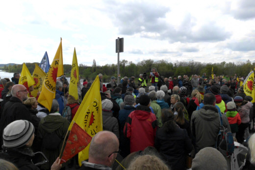 Brcken-Aktion Marckolsheim-Sasbach, 24.04.2016 - Foto: Klaus Schramm - Creative-Commons-Lizenz Nicht-Kommerziell 3.0