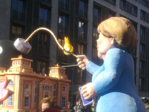 Anti-TTIP-Demo, Berlin, 10.10.2015, Motivwagen Merkel - Foto: Lucia Kronauer-Dietsche - Creative-Commons-Lizenz 'Namensnennung 3.0 nicht portiert'