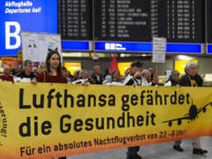 200. Montags-Demo gegen Fluglrm und Klimagase im  Frankfurter Flughafen, 30.01.2017 - Foto: Walter Keber - Creative-Commons-Lizenz Namensnennung Nicht-Kommerziell 3.0