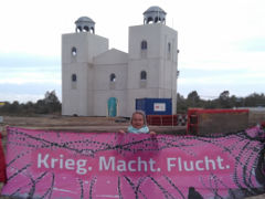 Aktion auf Truppen-bungsplatz Altmark, 3.10.2016 - Foto: Friede Freiheidt - Creative-Commons-Lizenz Nicht-Kommerziell 3.0