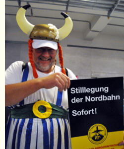 Montags-Demo im Frankfurter Flughafen, 12.12.11, Foto: Walter Keber