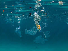 Plastik-Mll im Meer - Foto: San Salvo - Creative-Commons-Lizenz CC0