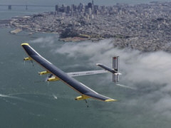 Das Photovoltaik-Flugzeug 'Solar Impulse' ber san Francisco